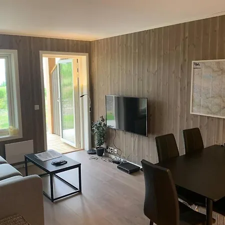 Inn/out I Ny Leilighet Med Flott Utsikt Og Fine Turmuligheter شقة