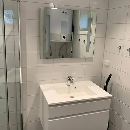 Inn/out I Ny Leilighet Med Flott Utsikt Og Fine Turmuligheter شقة *